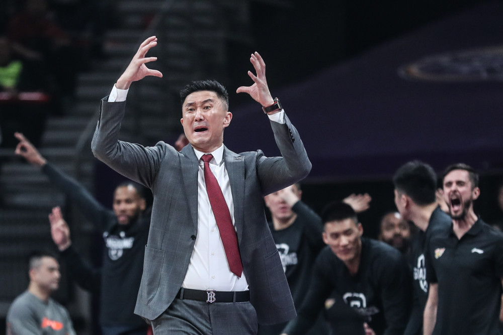 ayx爱游戏在线入口-足球淘汰赛焦点战：云贵麒麟队大胜关中旋风队，外线火力全开。回归即成焦点(ag超玩会最新消息)