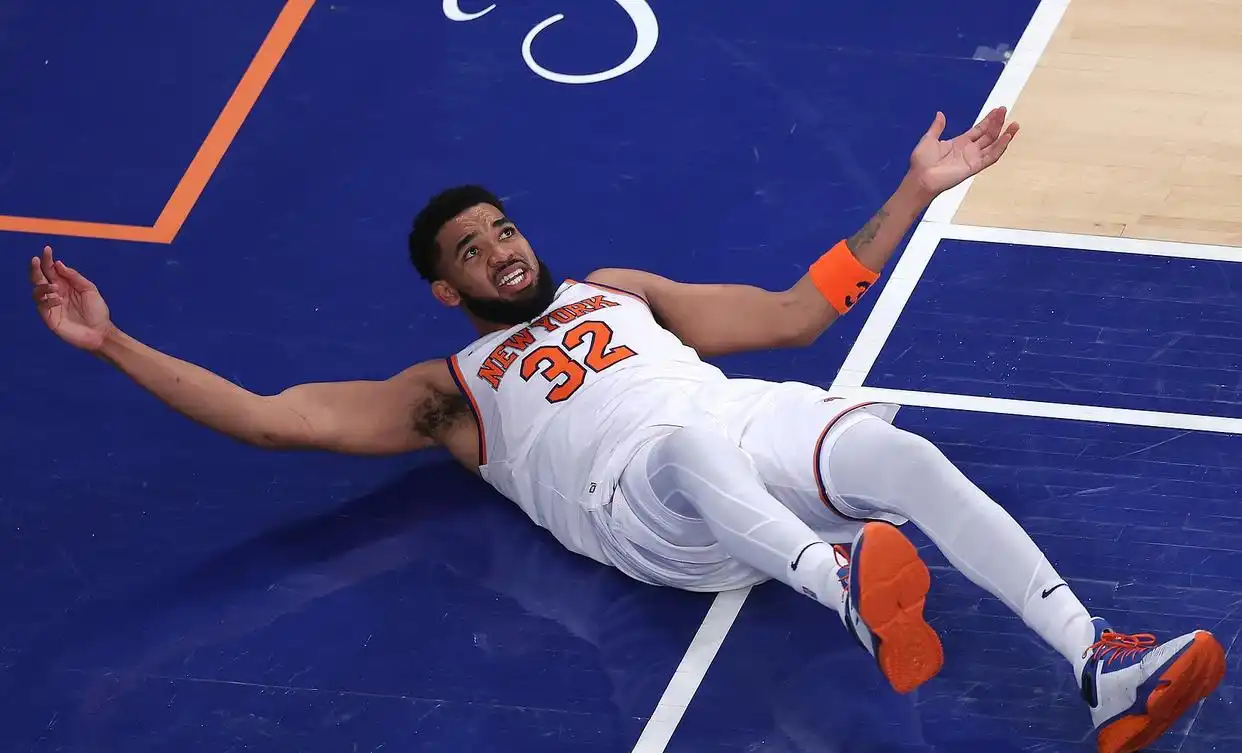 ayx爱游戏在线入口-关于里程碑夜!纽约尼克斯强势反弹,荷甲今夜刷纪录,话题不断,身体对抗强度拉满的信息