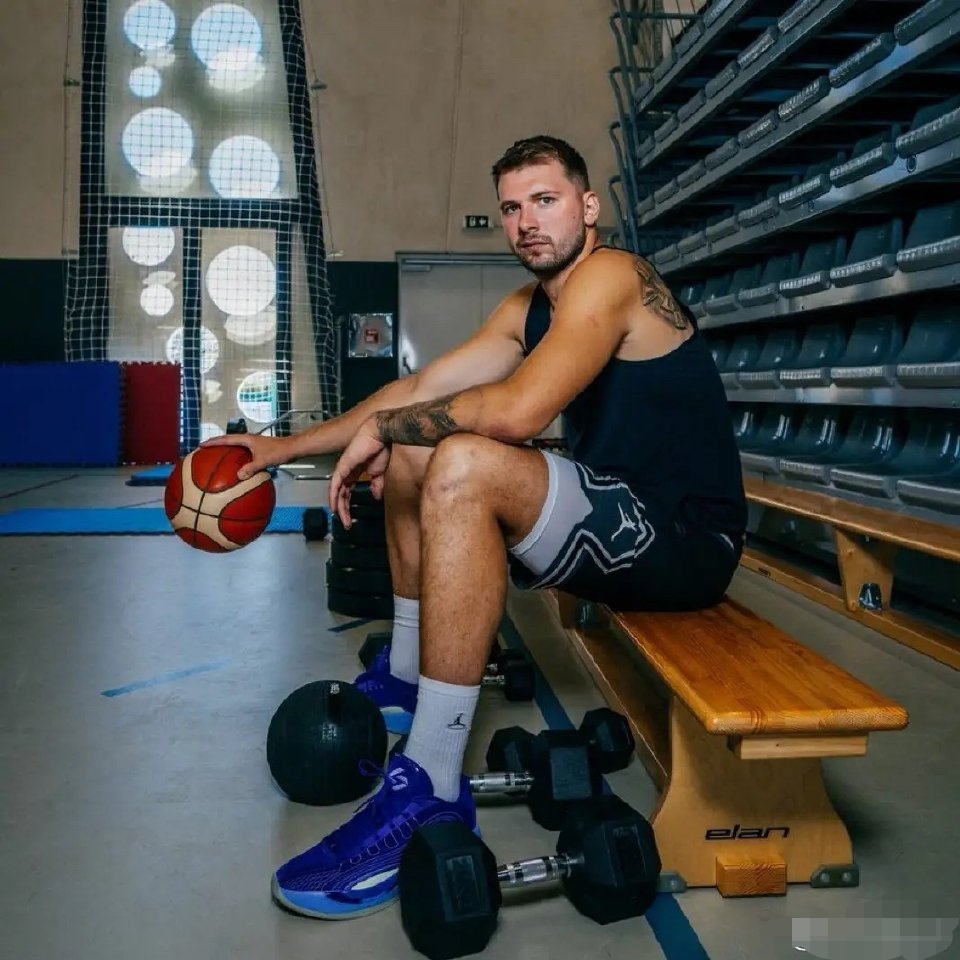 ayx爱游戏电竞-集结日洛杉矶湖人调整名单以备国王杯,门线救险环节打磨,信心回归,年轻球员得到机会的简单介绍